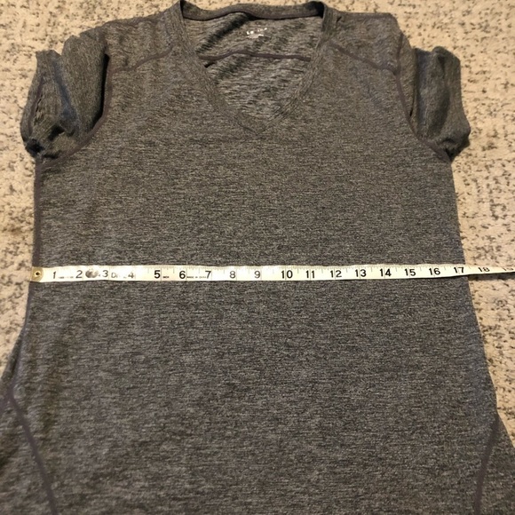Fabletics Gray Short Sleeve V-Neck Athletic Top Size Large - Picture 6 of 6